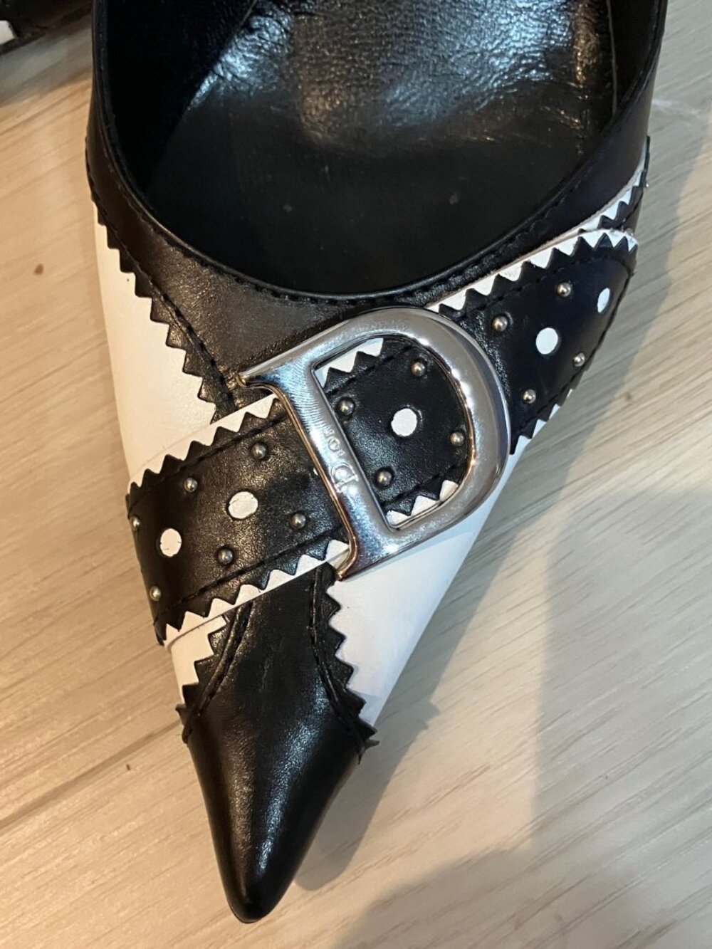 WON-DIOR-FUL SEXY CHRISTIAN DIOR POINTED TOE BLACK/WHITE STILETTO SHOE LOGO